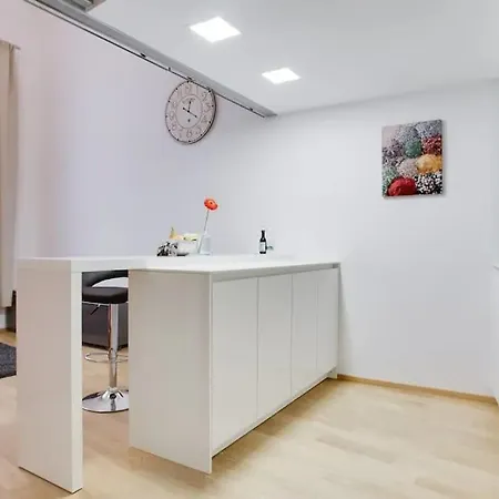 Modern Loft Studio At Center Prg